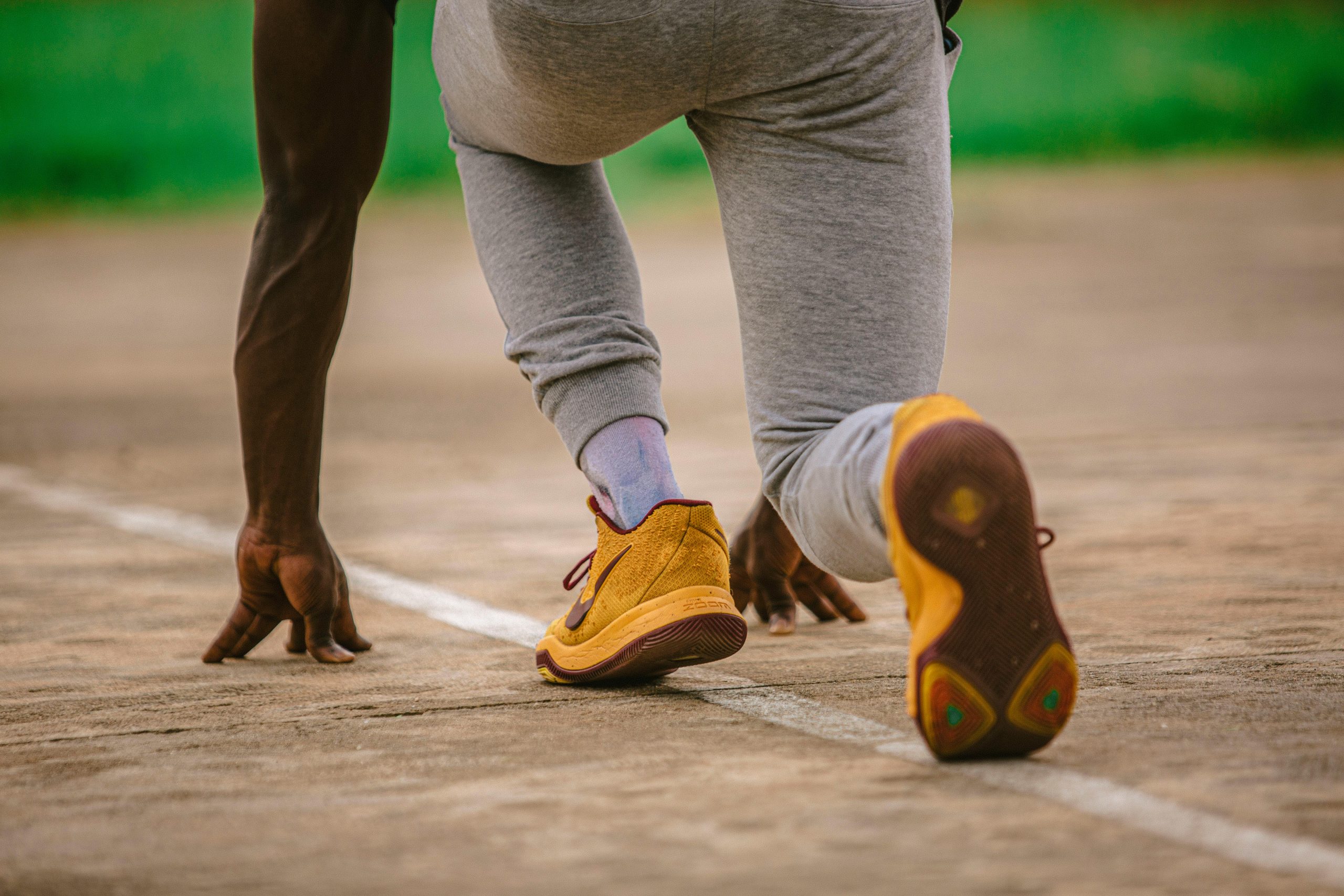 Runner preparing to start race.